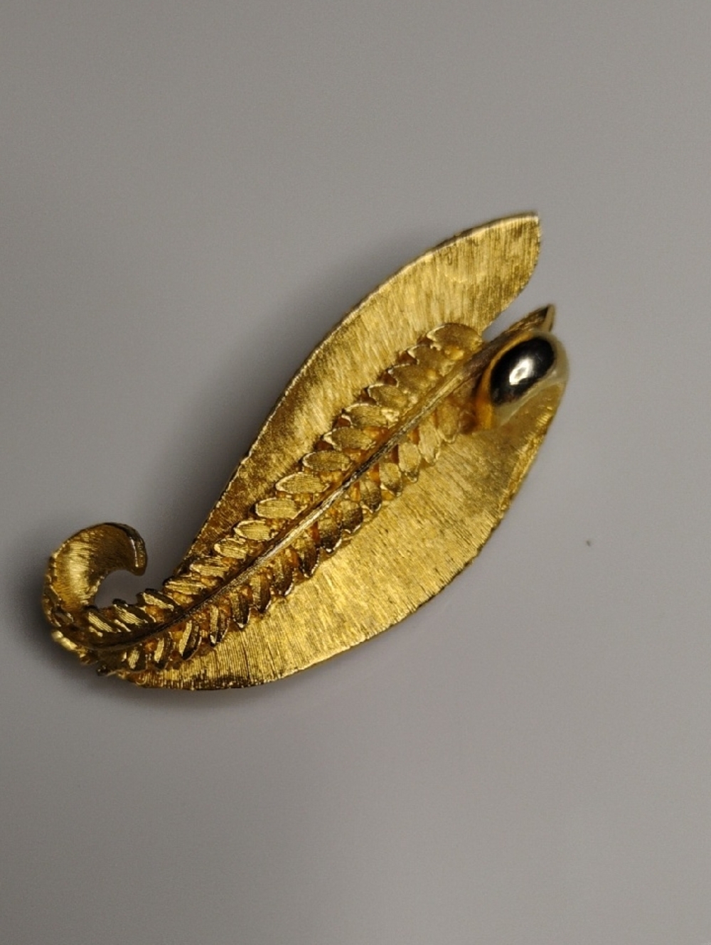 Gold Leaf Brooch Pin - Elegant Women's Jewelry